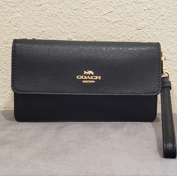 Coach Handbags - Coach phone wrislet